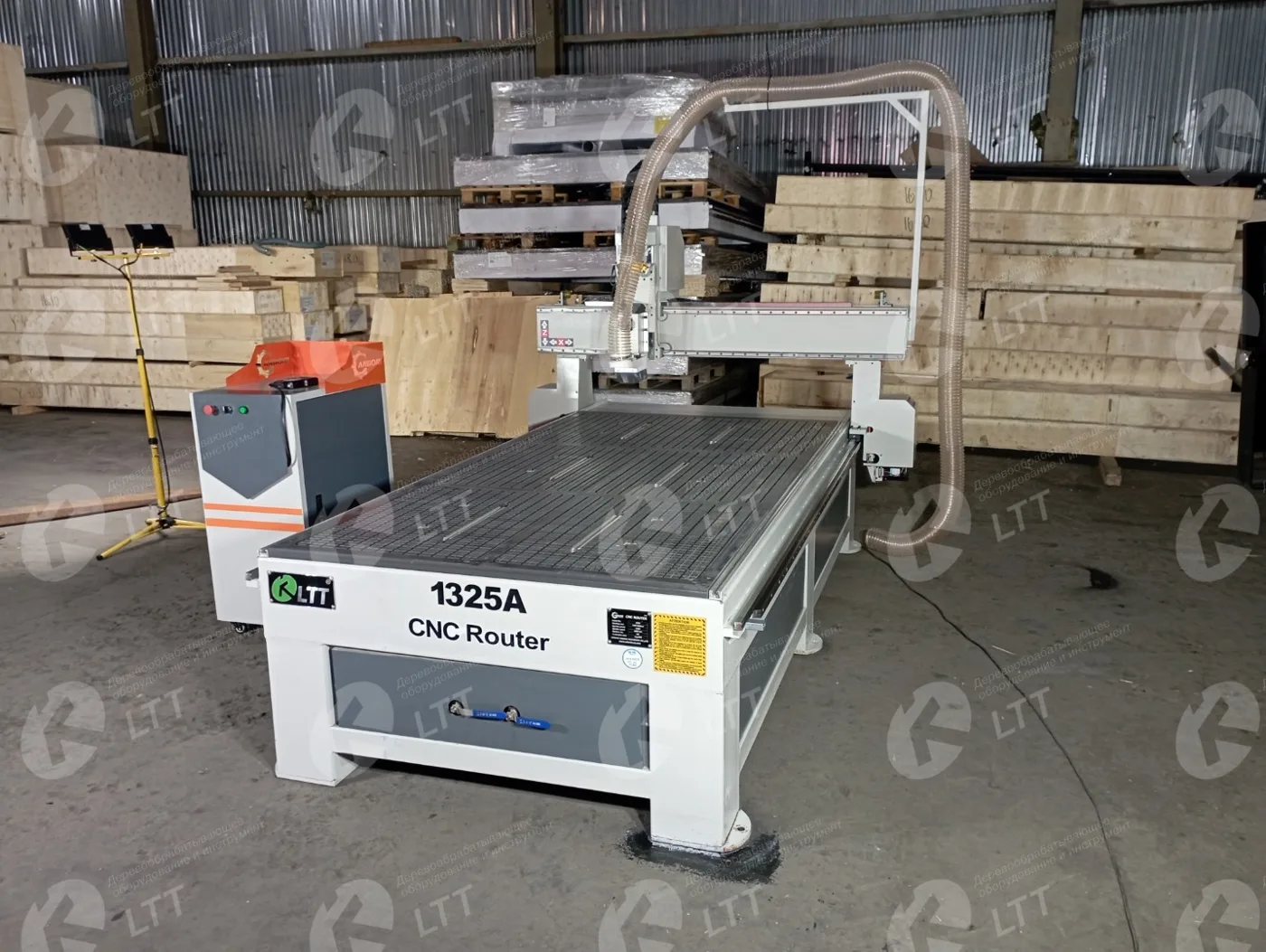 Фрезерный станок с ЧПУ LTT-1325A (ручная смена инструмента): фото 3