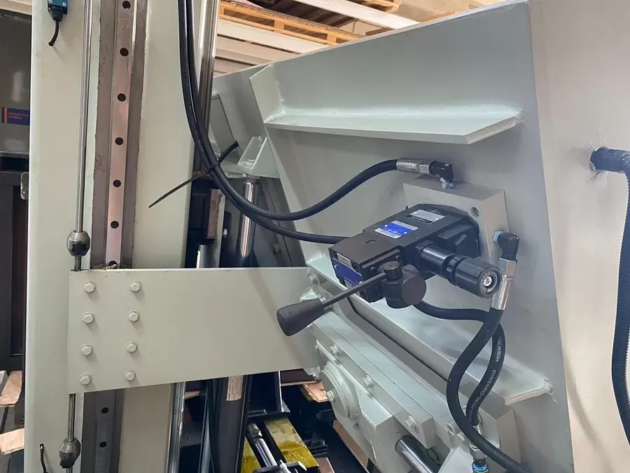 Полуавтоматический ленточнопильный станок Stalex SBS-650, арт. CN1148: фото 9