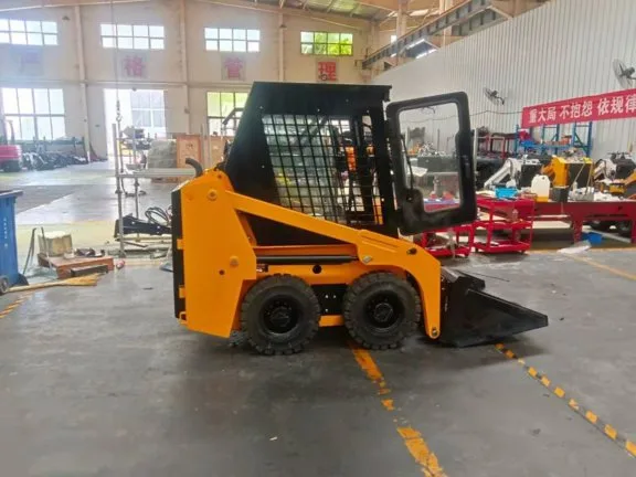 Мини-погрузчик со скидом (поворотной платформой) S-25 СтанкоЛес: фото 3